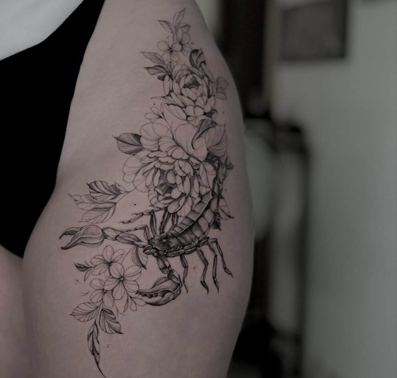 Tatuagem escorpião na coxa, estúdio de tatuagem Lisboa