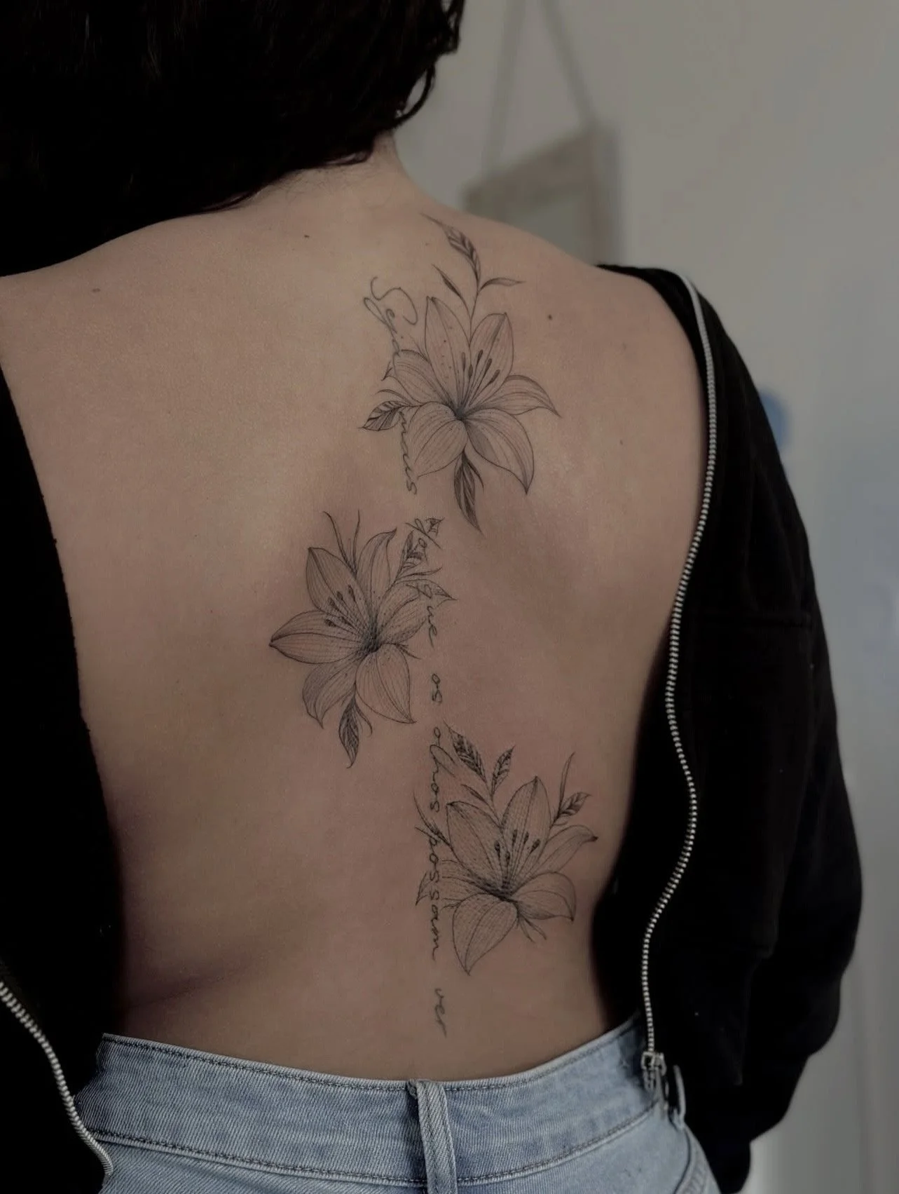 Tatuagem floral nas costas, estúdio de tatuagem Lisboa