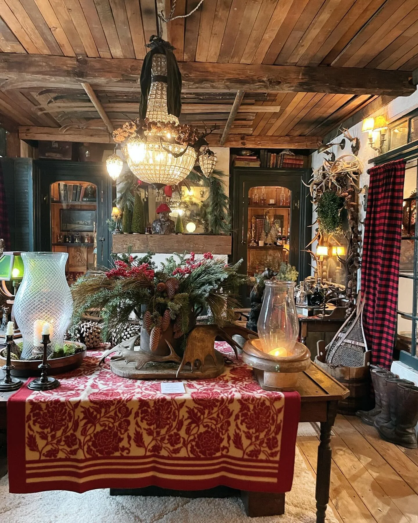 While traveling in Greenville, SC over the weekend, I stumbled into the most charming shop. It felt like I stepped into the pages of a Ralph Lauren coffee table book. @wetooktothewoods you will find all kinds of treasured pre loved and new pieces fro