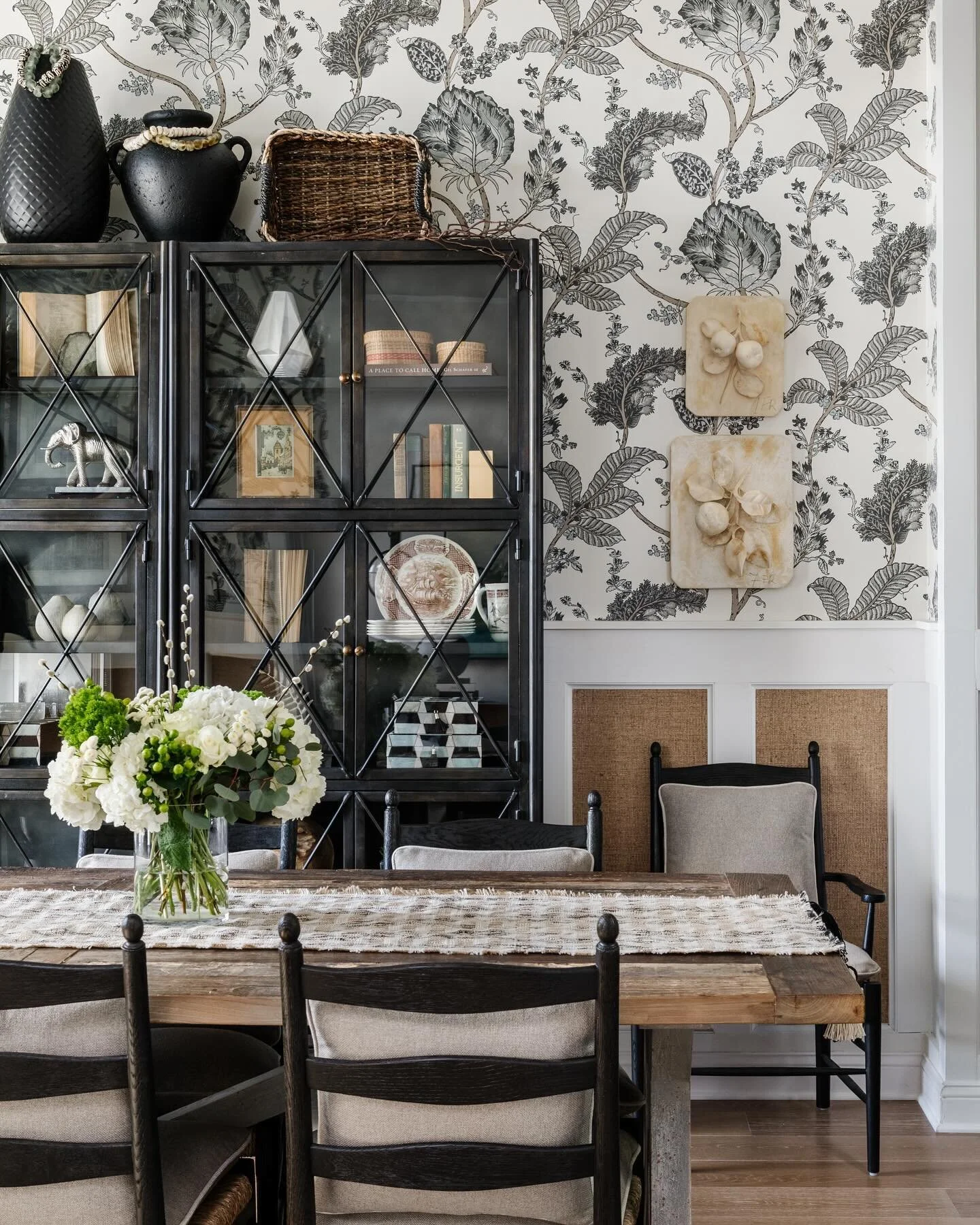 Wouldn&rsquo;t you love to sit down to Easter brunch in this beautiful dining room we designed? @thibaut_1886  Photo Credit: @polinapigulevskyphoto  #pontevedradesigner #fldesigner #jacksonvilledesign #thibautwallpaper