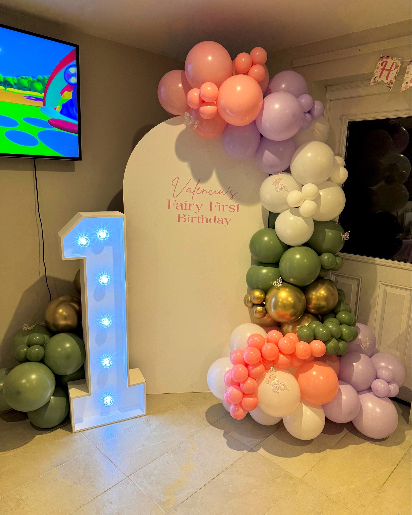 &lsquo;Fairy First&rsquo; Birthday🧚🏻&zwj;♀️🩷

#balloondecor #balloondecoration #balloonartist #balloonstylist #balloondecorations #ballooninstallation #fairyfirstbirthday #1stbirthday #lednumber #eventdecor #eventdesign #eventstyling #eventstylist