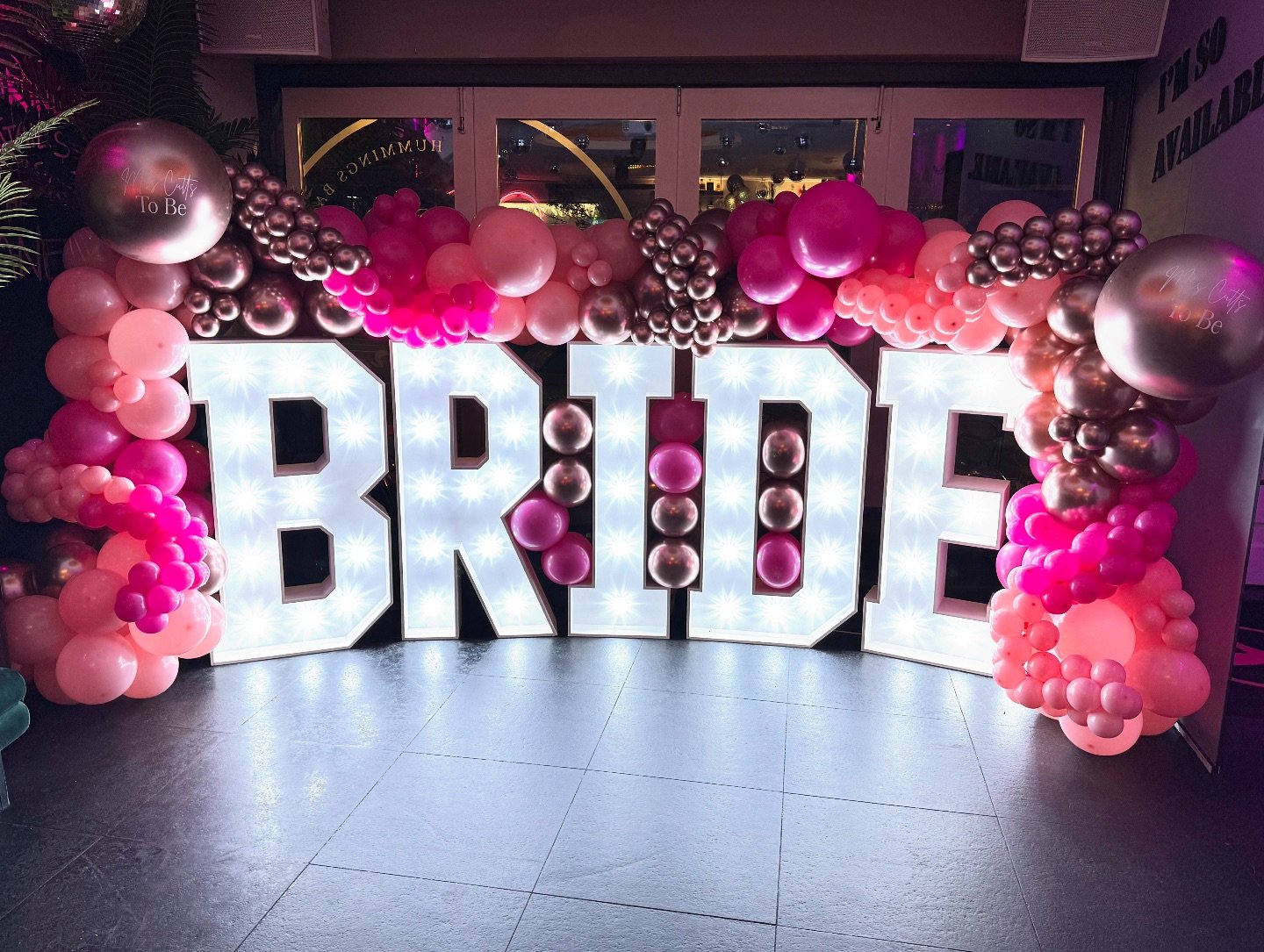 B R I D E 😍 

How stunning is this Barbie themed LED bride for a hen party @hummings_bar 🩷

#balloondecor #balloondecoration #balloonartist #balloonstylist #balloondecorations #balloonart #balloonarch #balloons #eventdecor #eventstyling #eventstyli