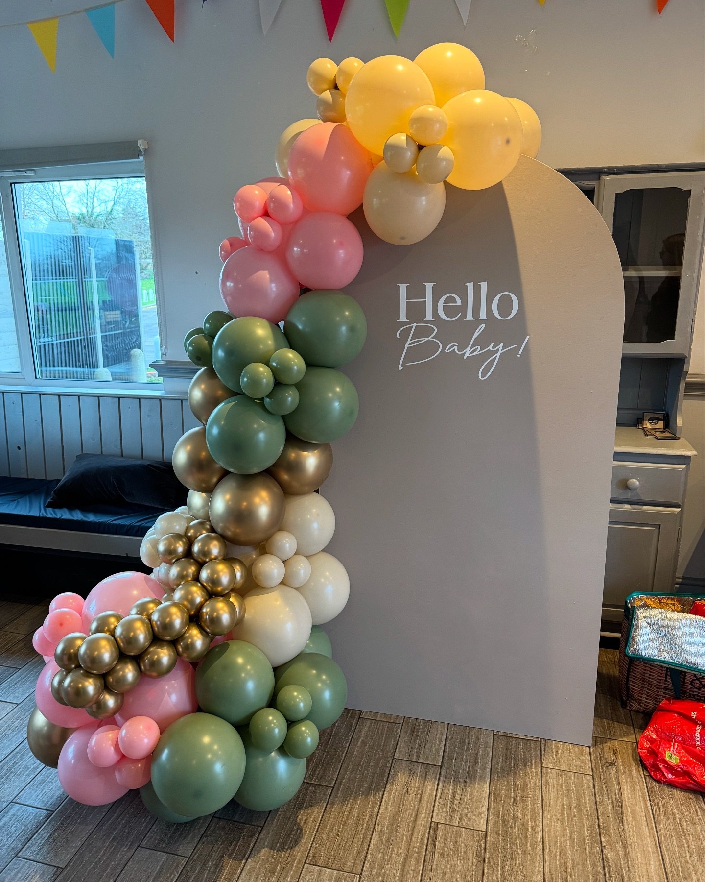 One last post before the elf madness starts🫣

HELLO BABY!🩷🤍

#balloondecor #balloongarland #balloondecoration #balloonartist #balloonstylist #balloonarch #balloons #eventdecor #eventdesign #eventstyling #eventstylist #eventinspiration #events #che