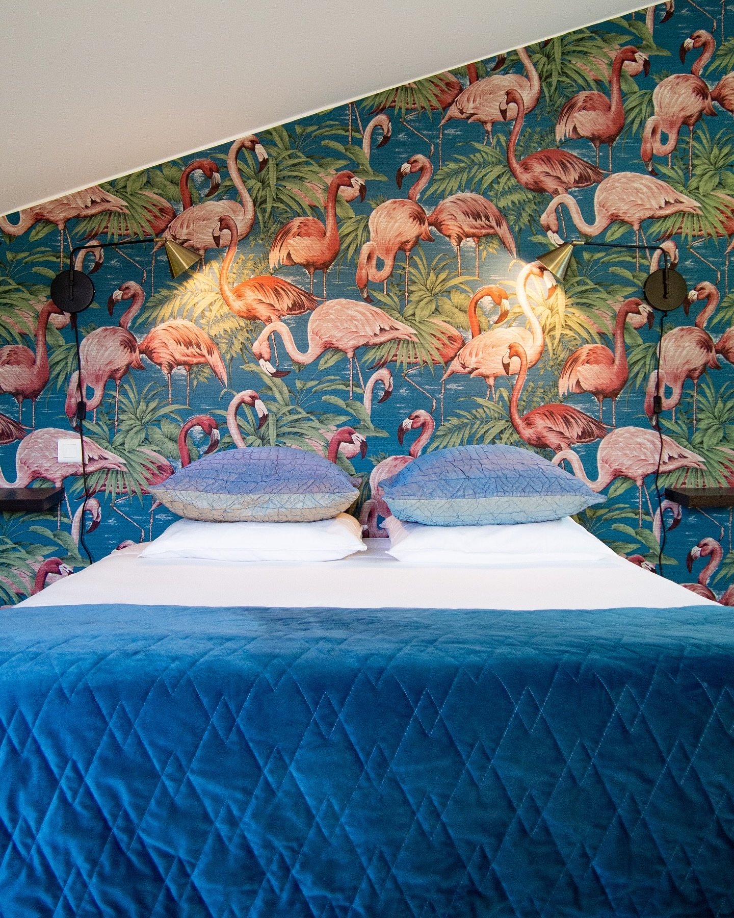 La chambre Rose, une chambre avec un espace bureau et salle de bain privative.

#lafenieregrignan #chambrehotes #chambreshote #chambredhote #chambresdhote #grignan #drome #provence #vacances #sud #france #sudfrance #medieval #uniquedestination #logem