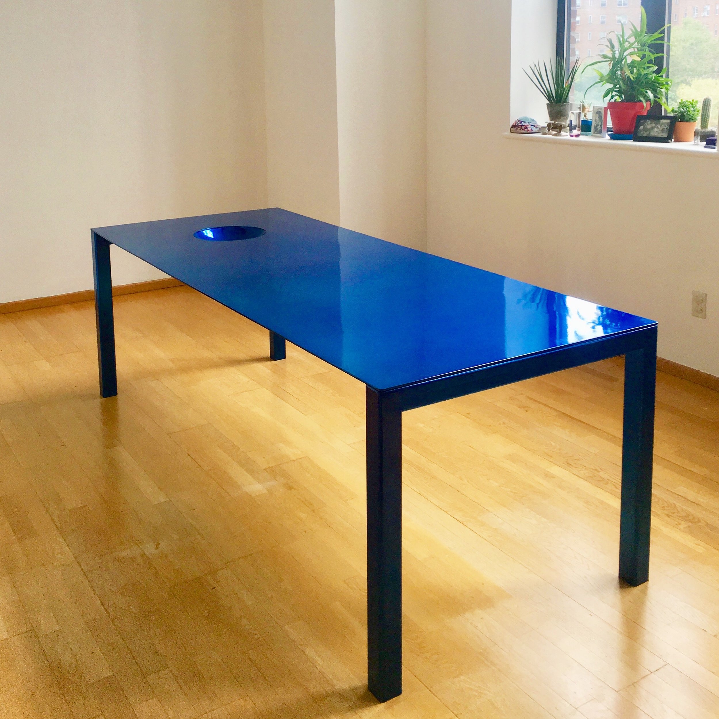 Zwetzich Dining Table - Sleek design, crafted from durable steel, features a paper-thin 3/16" table top and a seamless inset bowl. Supported by elegant 4"x4" steel legs, this modern work of art will elevate every dining experience..
|Powder Coated St