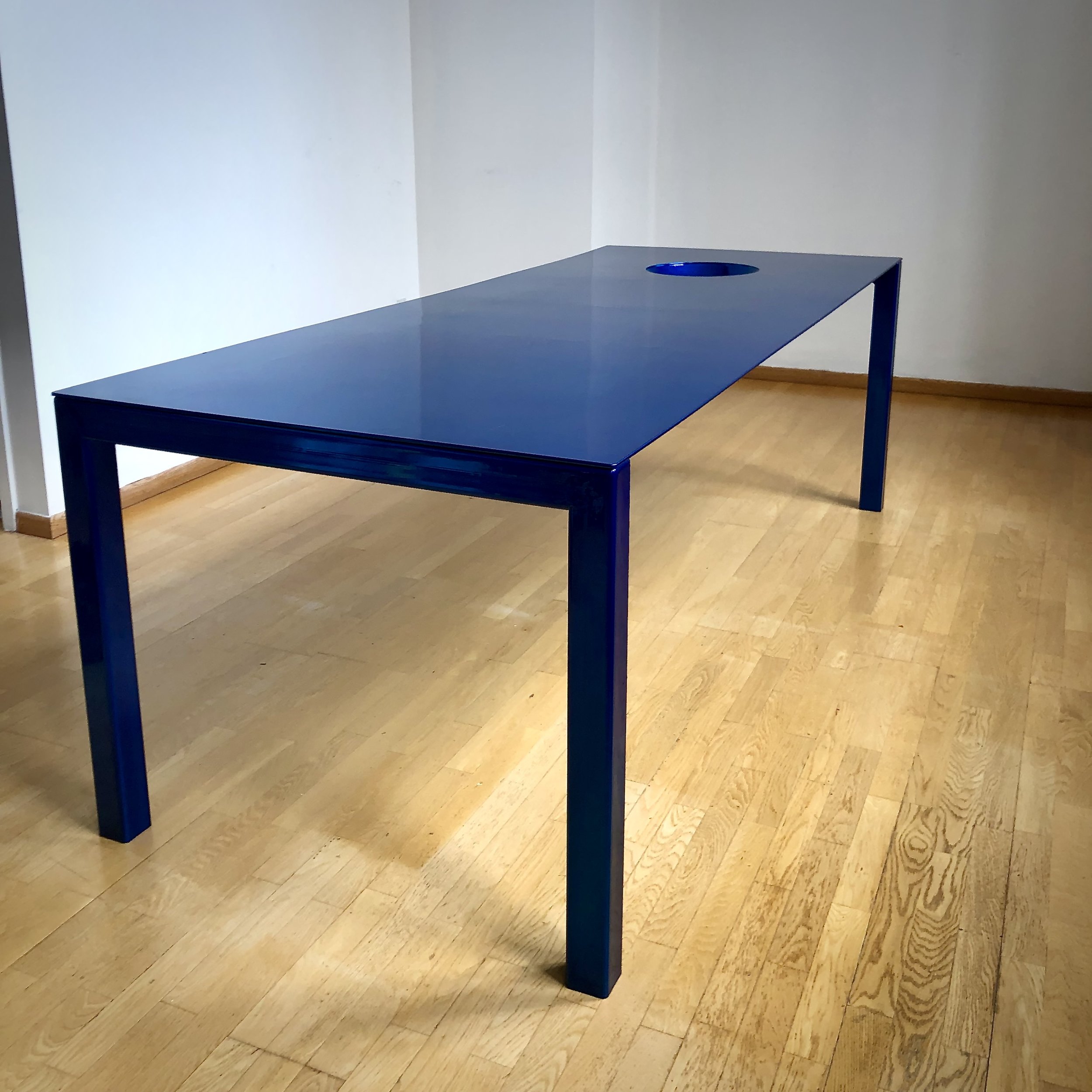 Zwetzich Dining Table - Sleek design, crafted from durable steel, features a paper-thin 3/16" table top and a seamless inset bowl. Supported by elegant 4"x4" steel legs, this modern work of art will elevate every dining experience..
|Powder Coated St