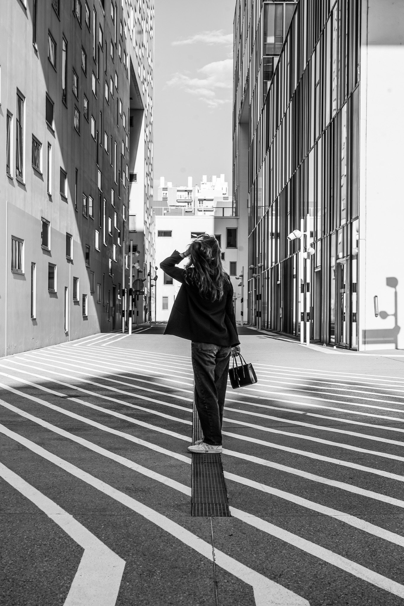Tirage dans la série urbaine Stéphanoise - "la jeune fille sur le fil"