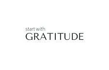 Texte en anglais disant 'start with GRATITUDE'