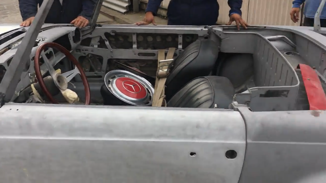 1964 Mercedes-Benz 230SL -5.png
