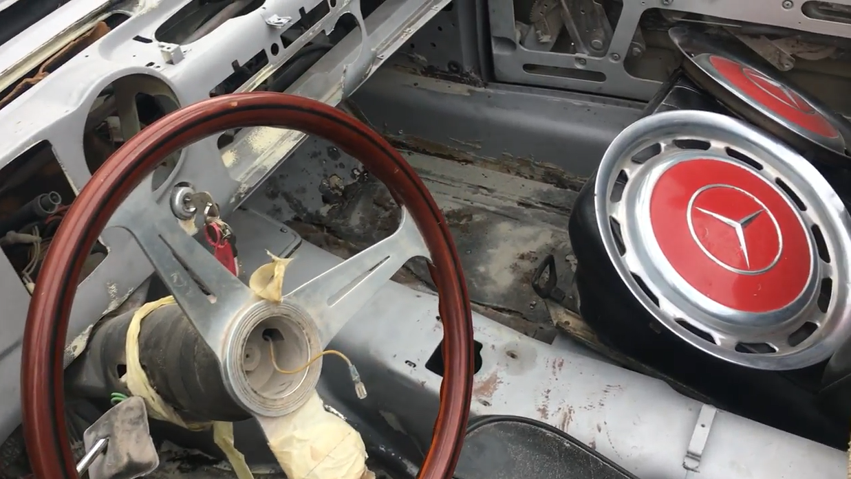 1964 Mercedes-Benz 230SL -3.png