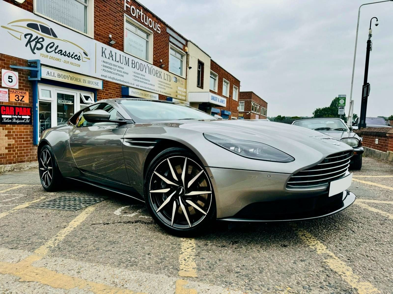 04. ASTON MARTIN .jpeg