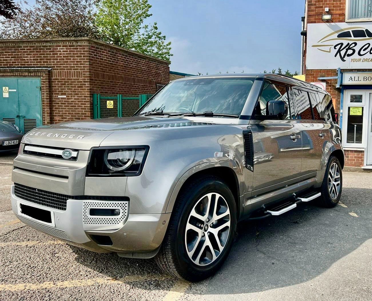 117. LandRover-05.jpeg