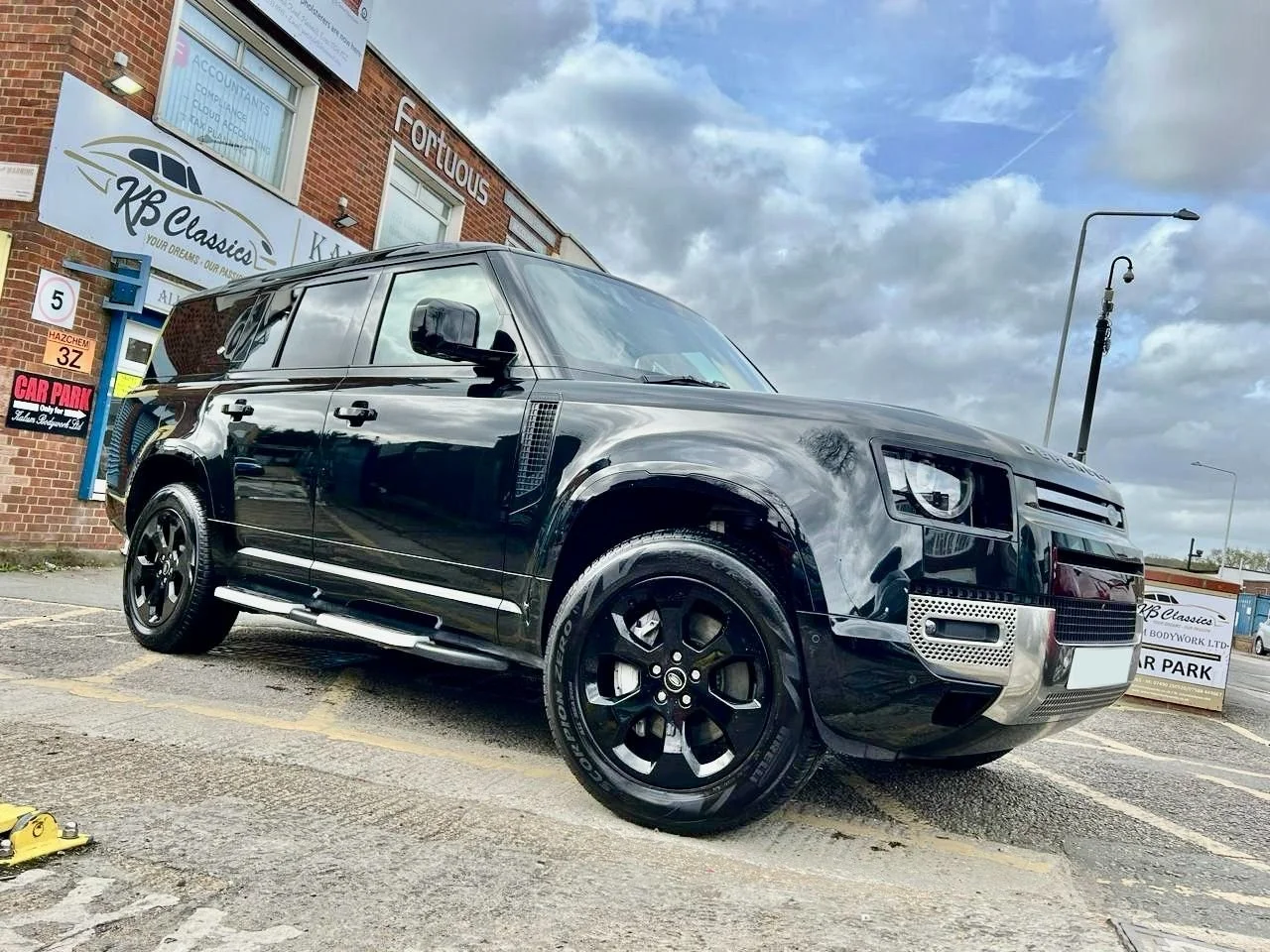 82. Land Rover -2.jpeg