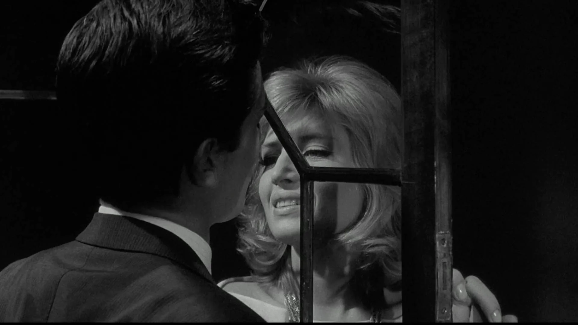 QUESTO È AMORE: Wir lassen die Hektik Münchens draußen vor der Tür und bereiten ihnen und ihrer Begleitung ein besonders leidenschaftliches Spektakel für die Sinne.