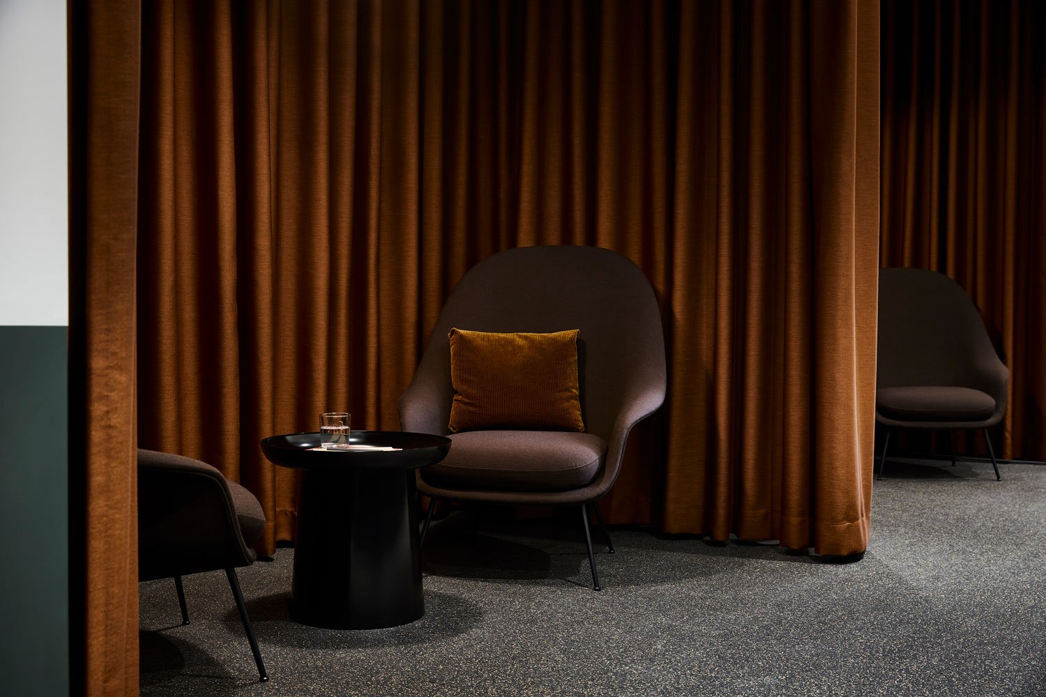 The Office Group - One Canada Square Shot by Simon Bevan