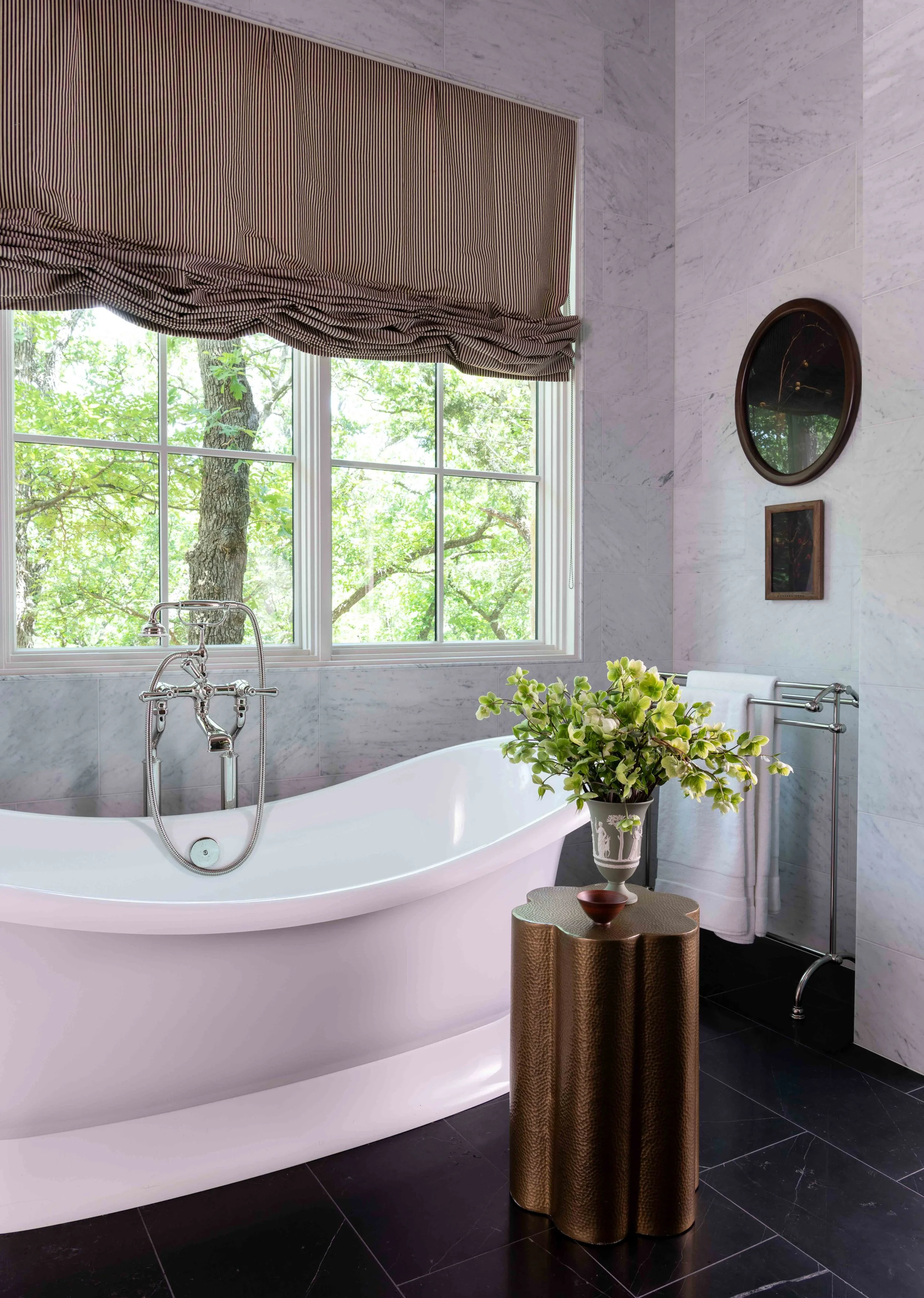 Master Tub 2.JPG