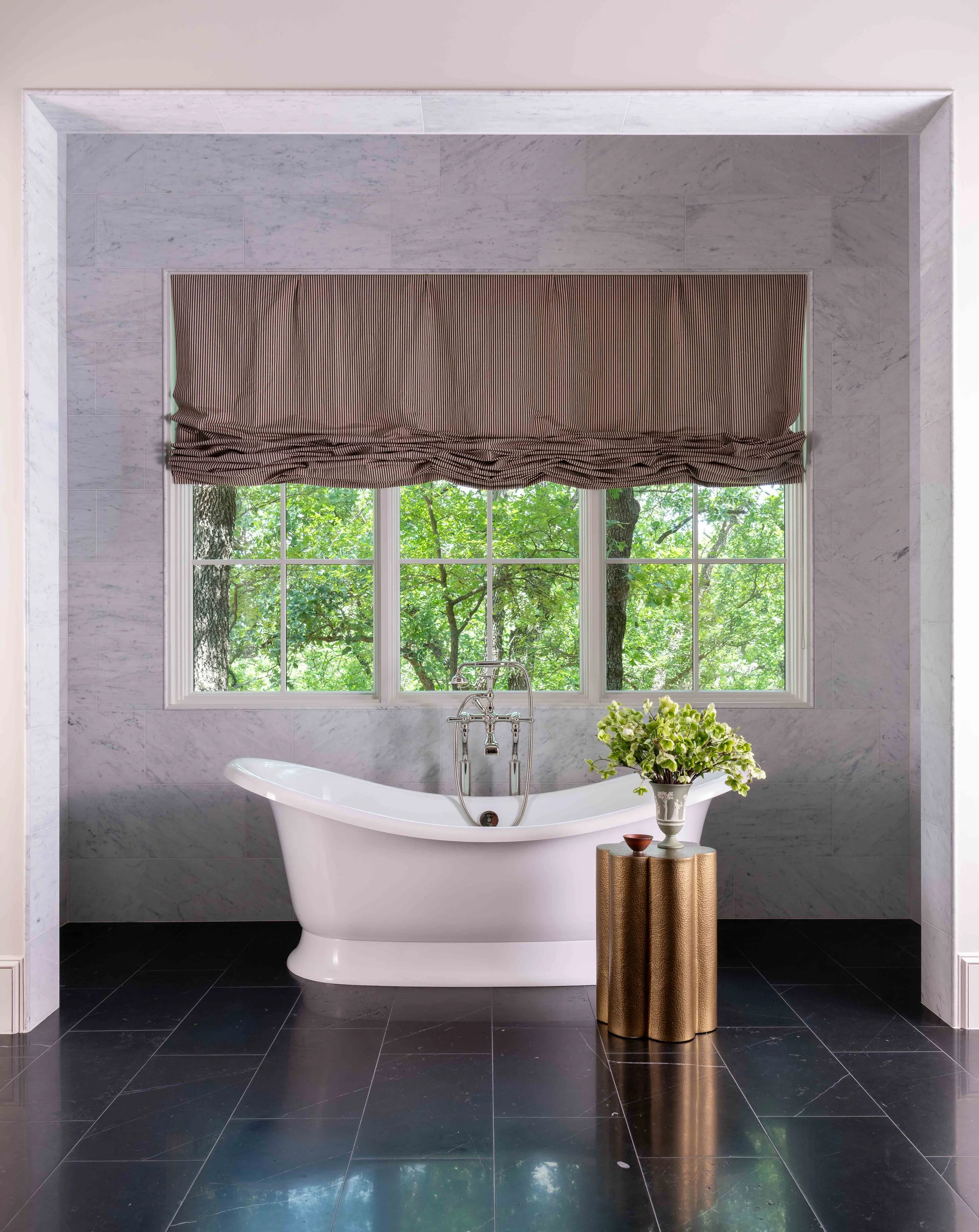 Master Tub 1.JPG