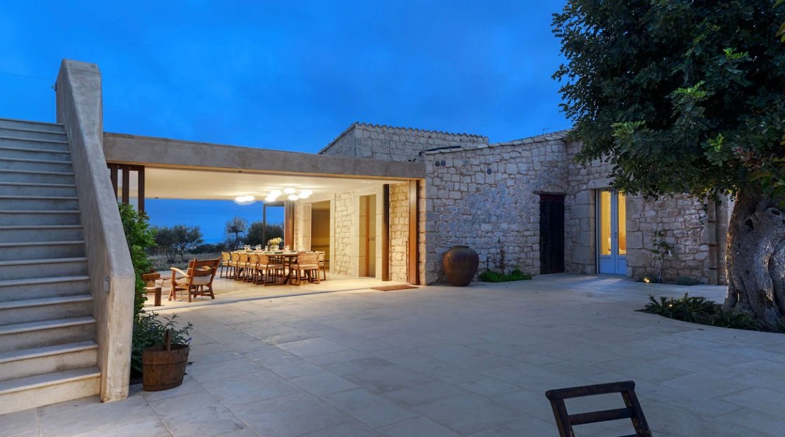 Courtyard and dining room