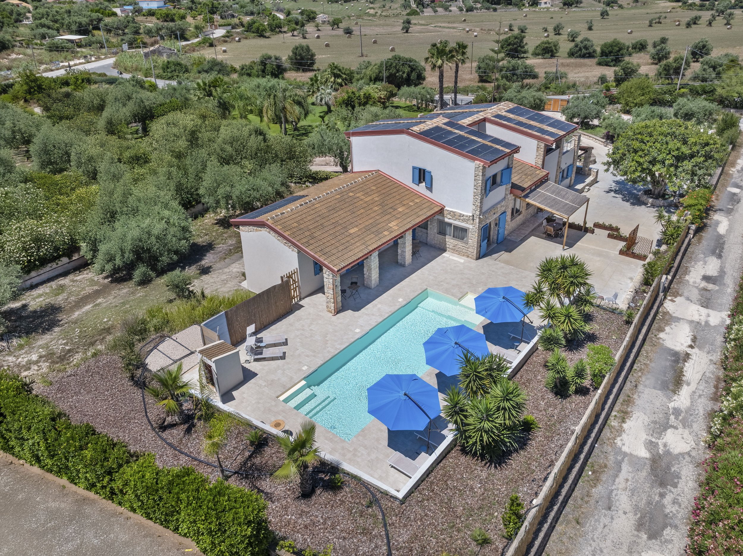 “Arrive as guests, leave as friends”: Chasing the Sicilian B&amp;B Dream 