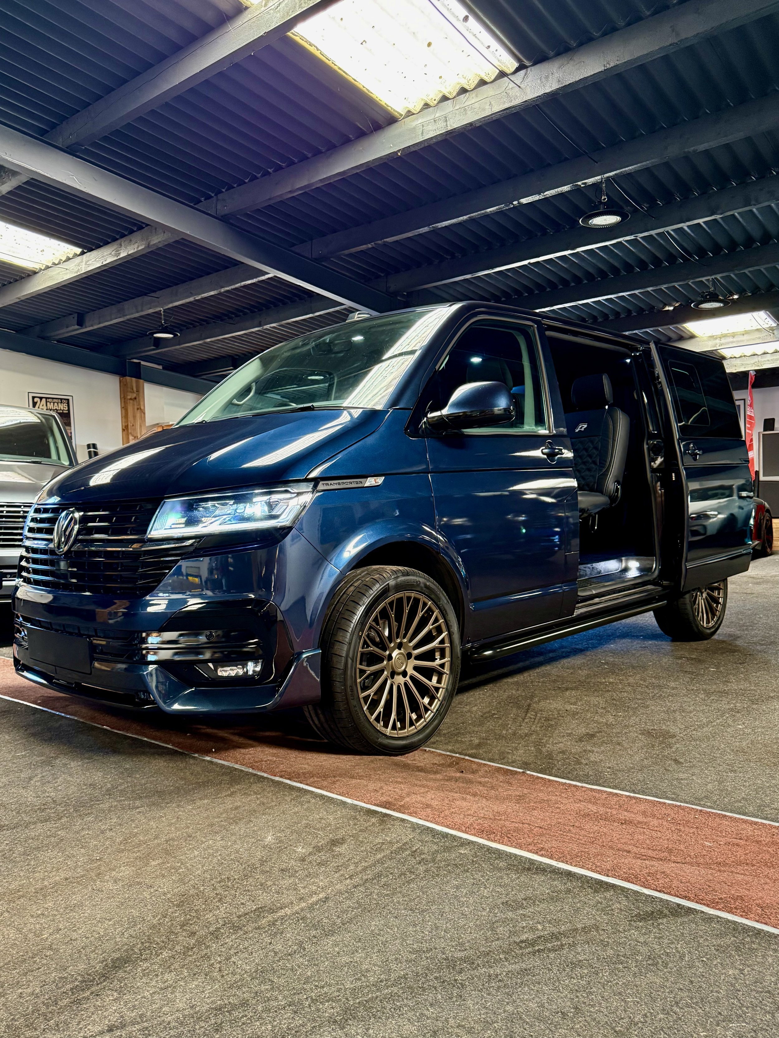 2022/22 VW SWB T6.1 2.0 TDI 150 BHP AUTO DSG FACTORY KOMBI R-LINE BIG SPEC VAN   ** £32,995 **