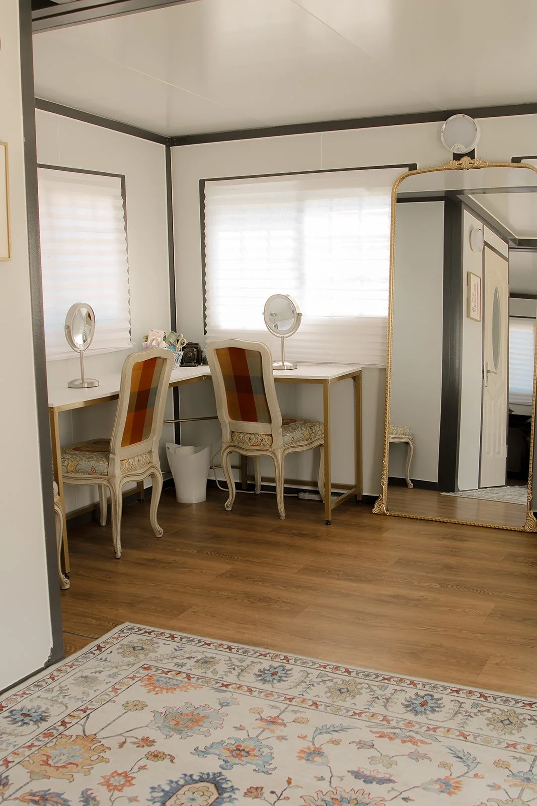 bridal room vanity .jpg