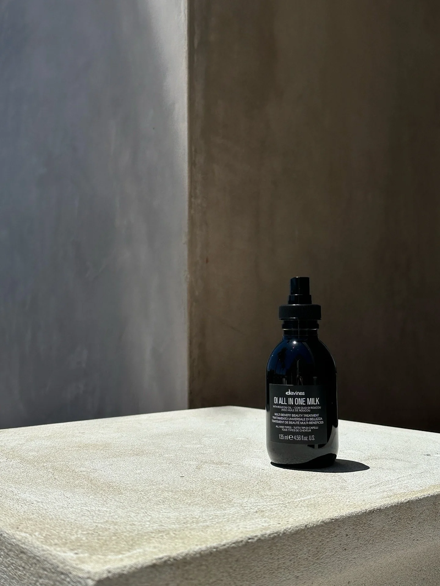 Searching for the perfect product for your hair? 
Let&rsquo;s keep it simple. 🫶🏻
___
Davines Oi All In One Milk