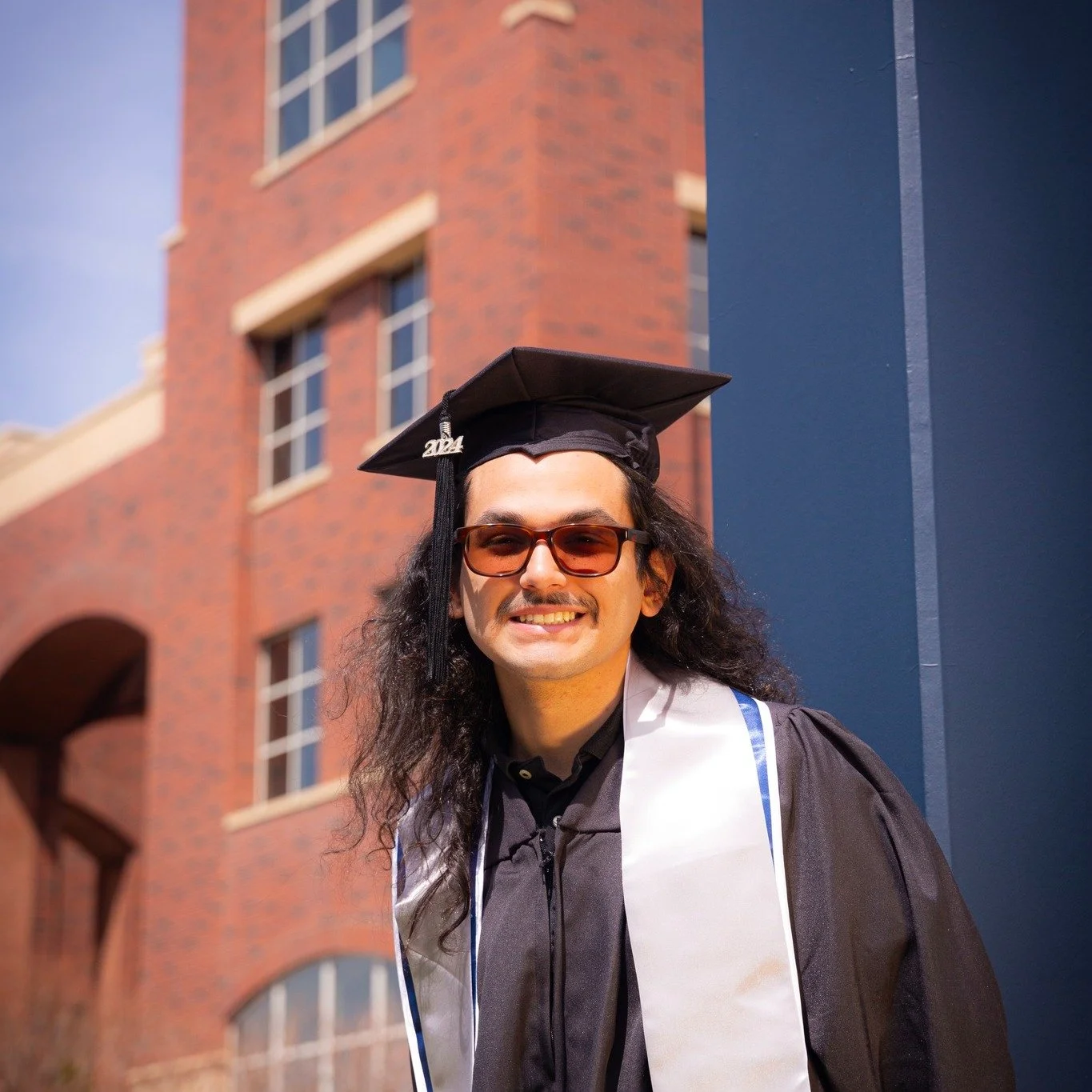 Getting Ready for Grad Season! If you know anyone that may need a graduation shoot, make sure to send em my way!

#Graduation2024 #graduationseason #graduationparty #graduationphotoshoot #graduationphotography