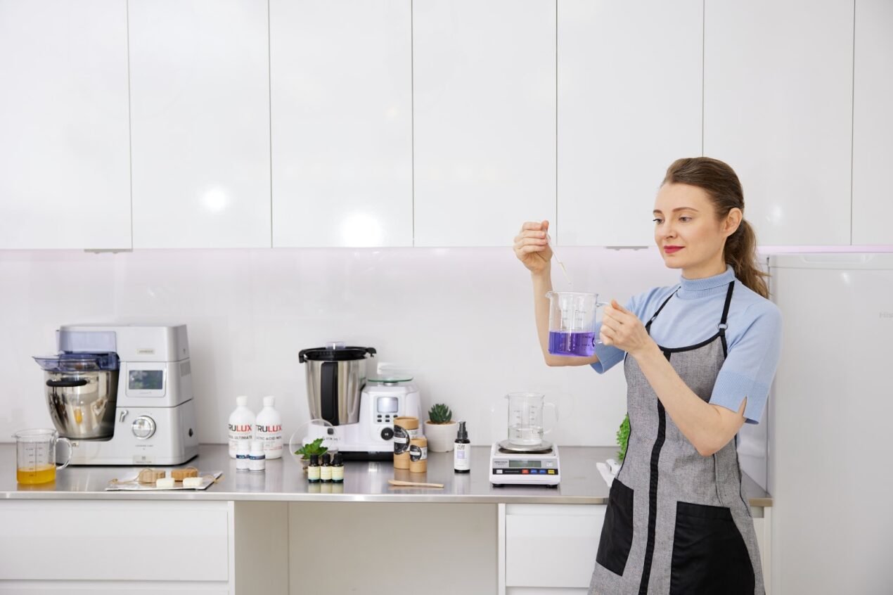 Eco-Lab Explained: Where Science Meets Nature in Scalp Care