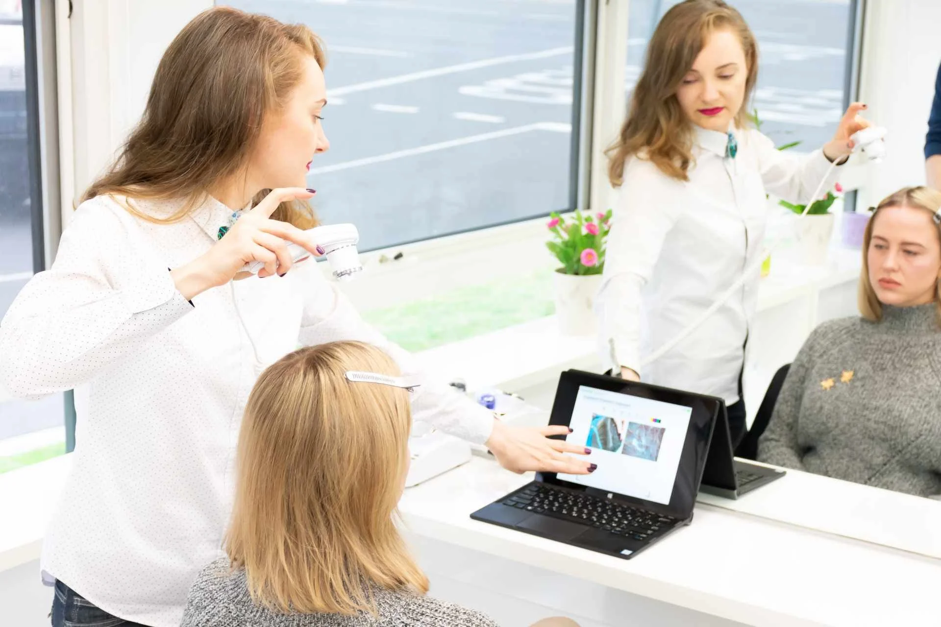 Why Hairdressers and Trichologists Work Better Together