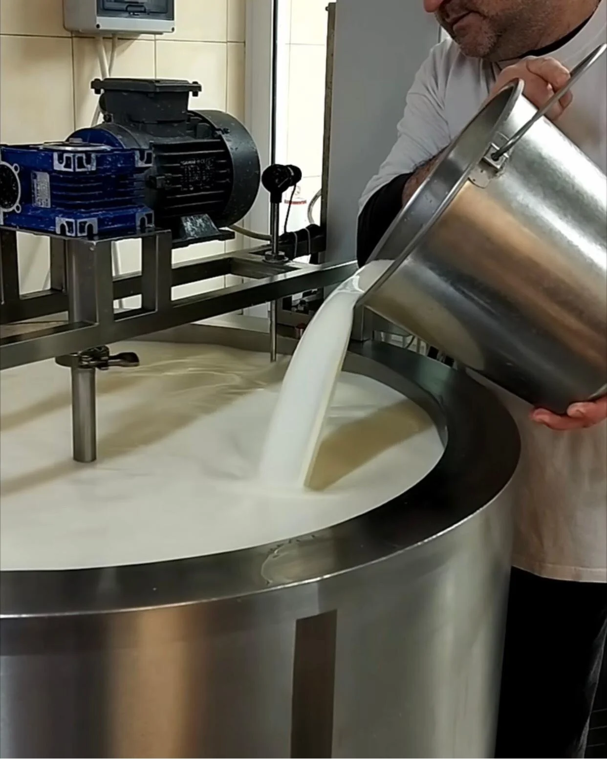 poza cu crinta de branza