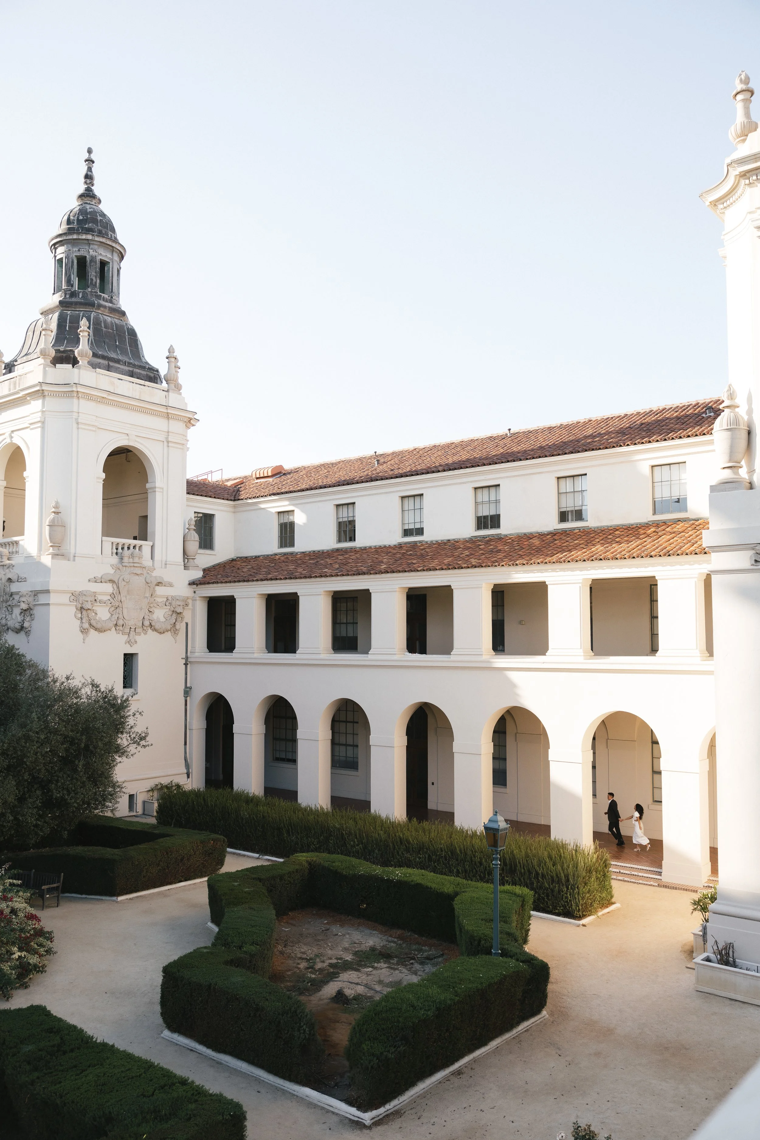 Engagement photos at the Pasadena City Hall by Evann Rose Photo