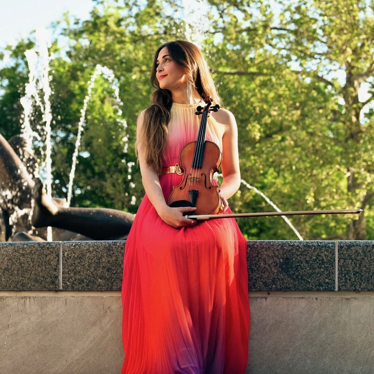 Marina Alba, violin and vocals