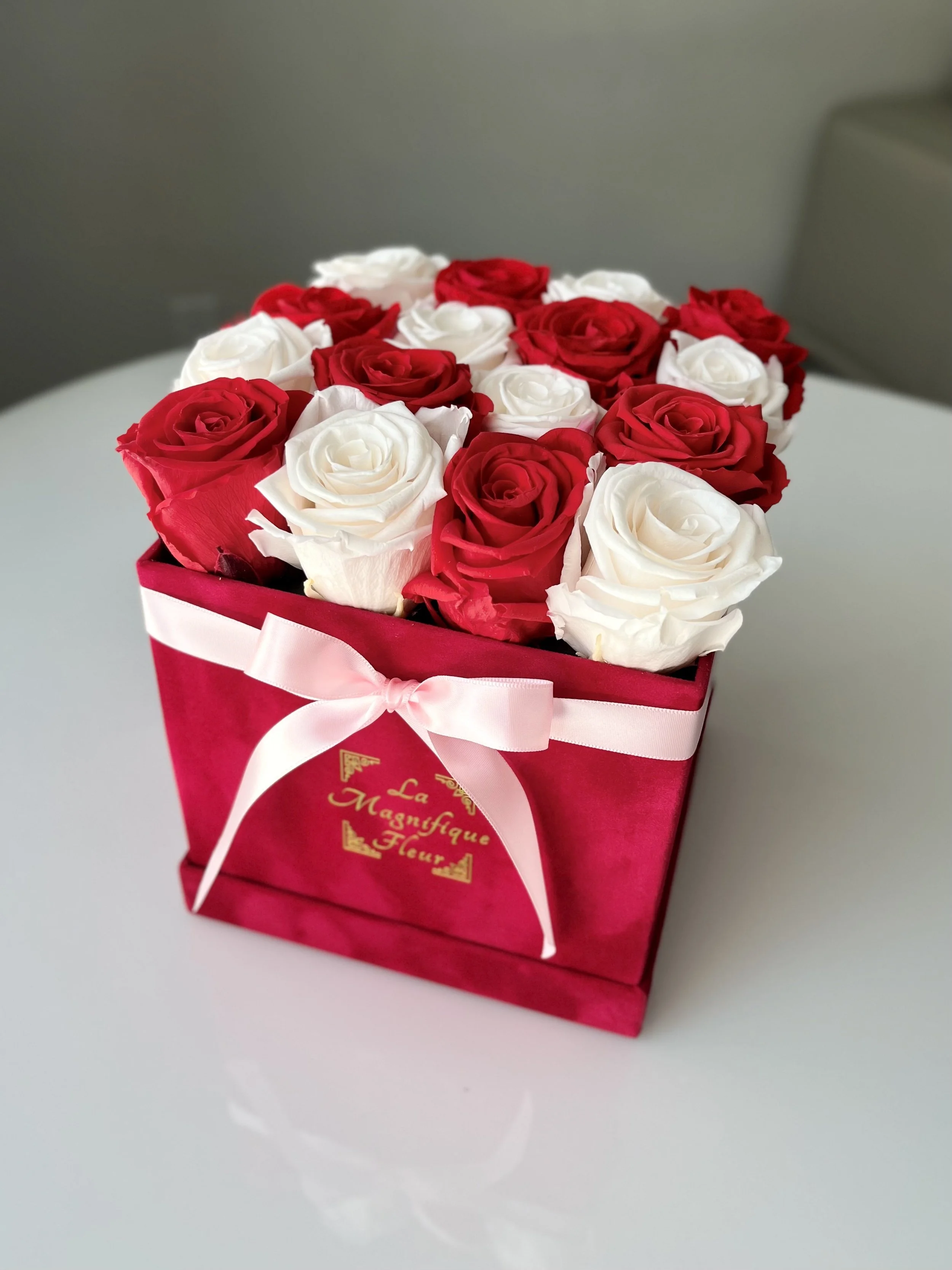 Large Square Velvet box - Checkered