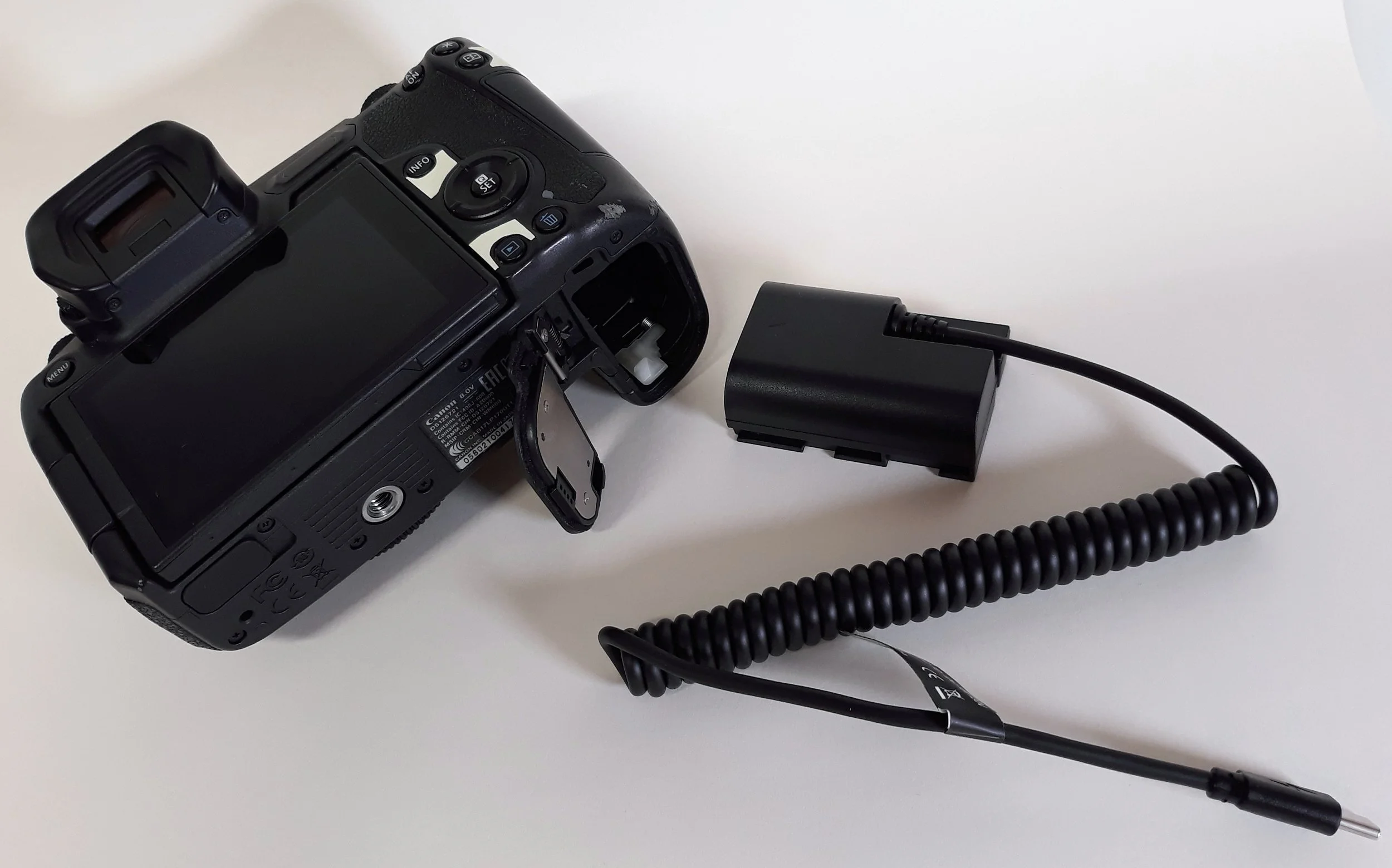 EOS R with dummy battery