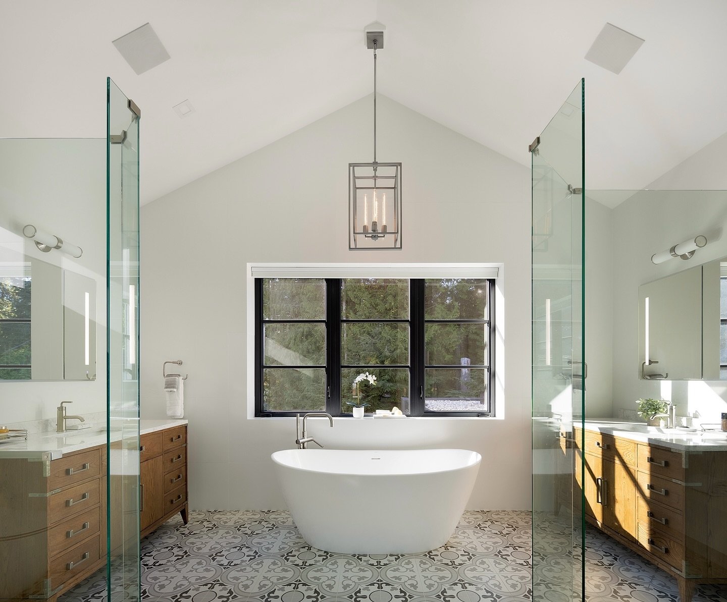 Self care Sundays in here&gt;&gt; 

#westvancouver #westvancouverhomes #newbuild #interiordesign #builder #customhomebuilder #construction #realestate #luxuryrealestate #newcustomhomes #luxuryhomes #luxurylifestyle #luxuryliving  #northshorebuilder #