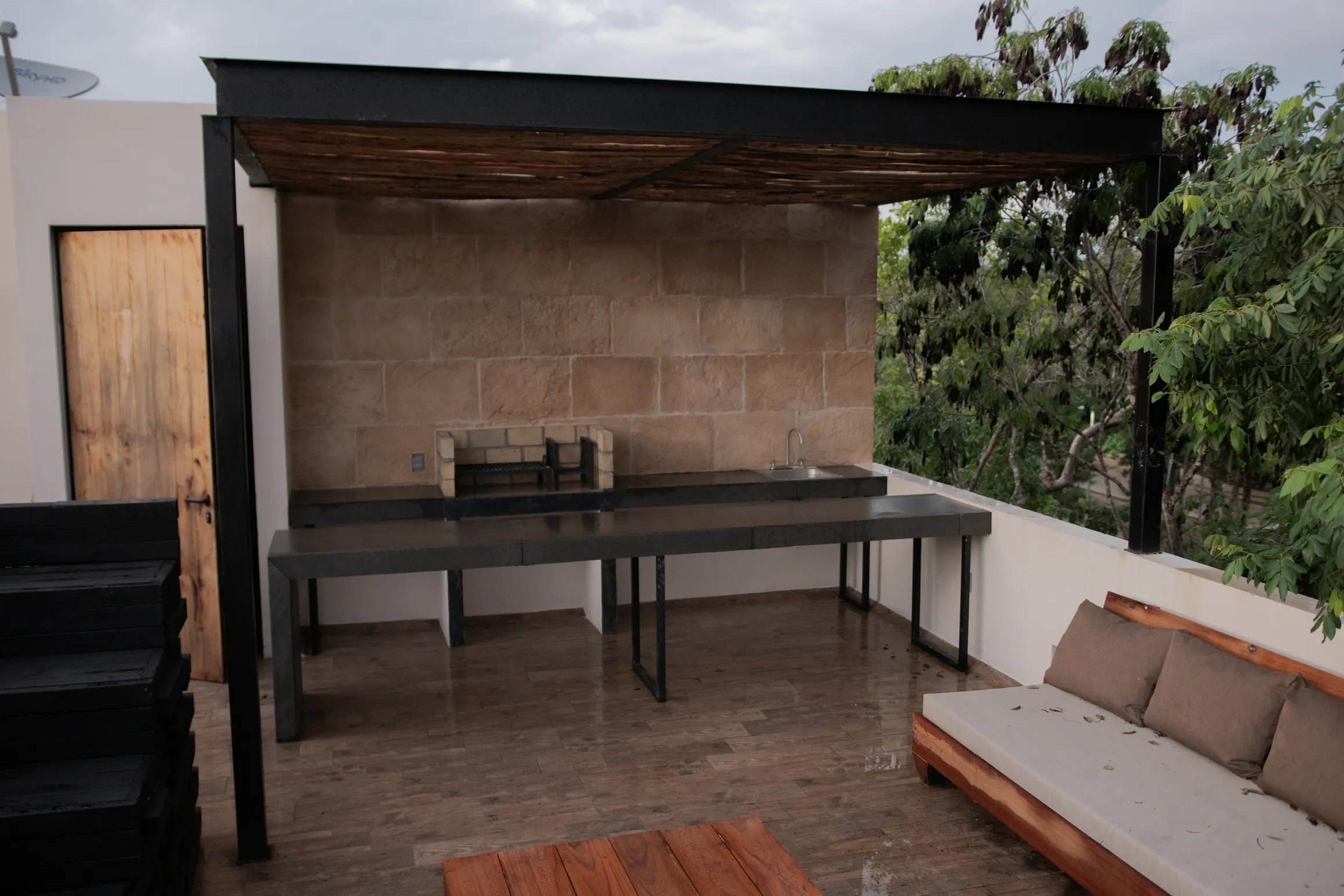 OUTSIDE KITCHEN .jpg