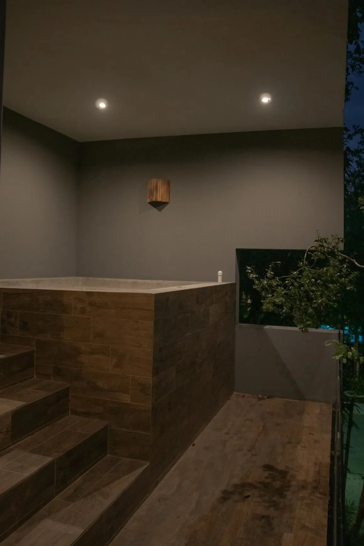 JACUZZI.jpg