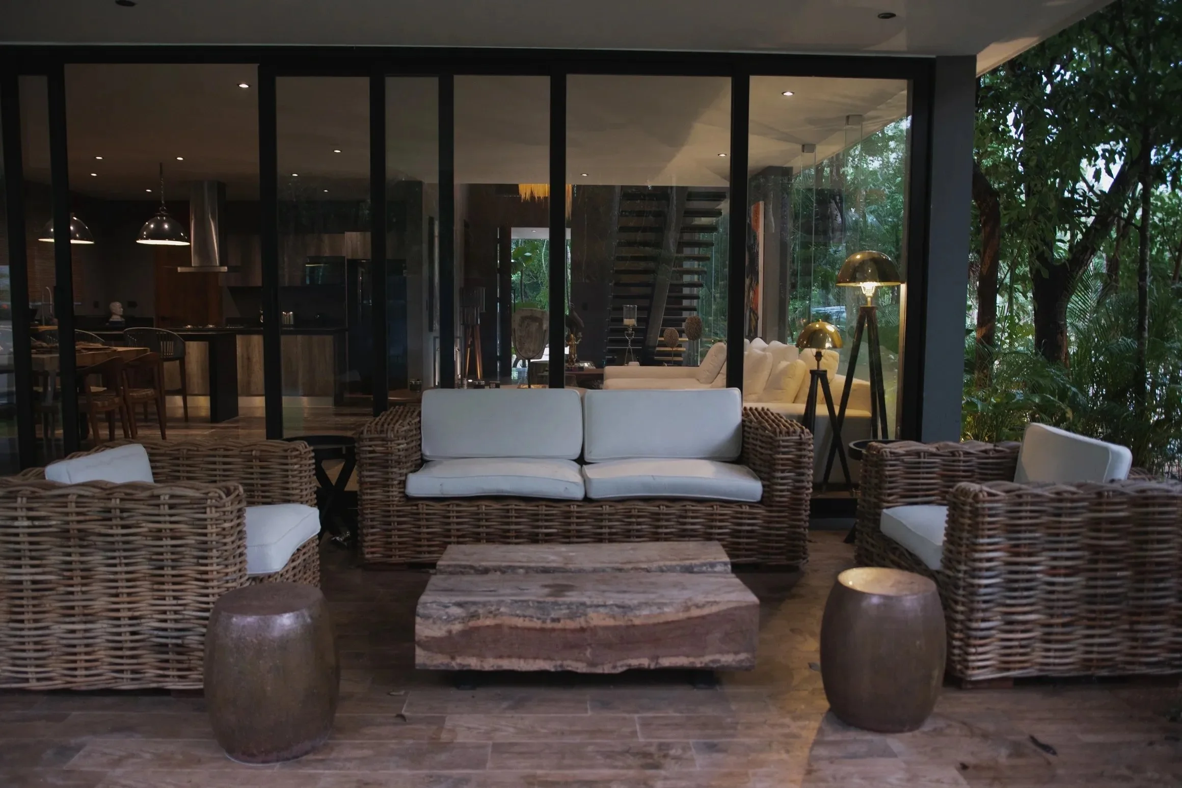 OUTSIDE LOUGE 2 .jpg