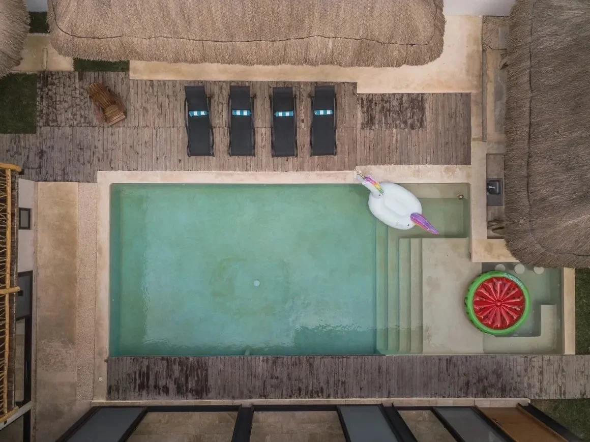 POOL SKY VIEW .jpg