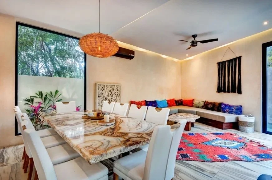 DINNING ROOM.jpg