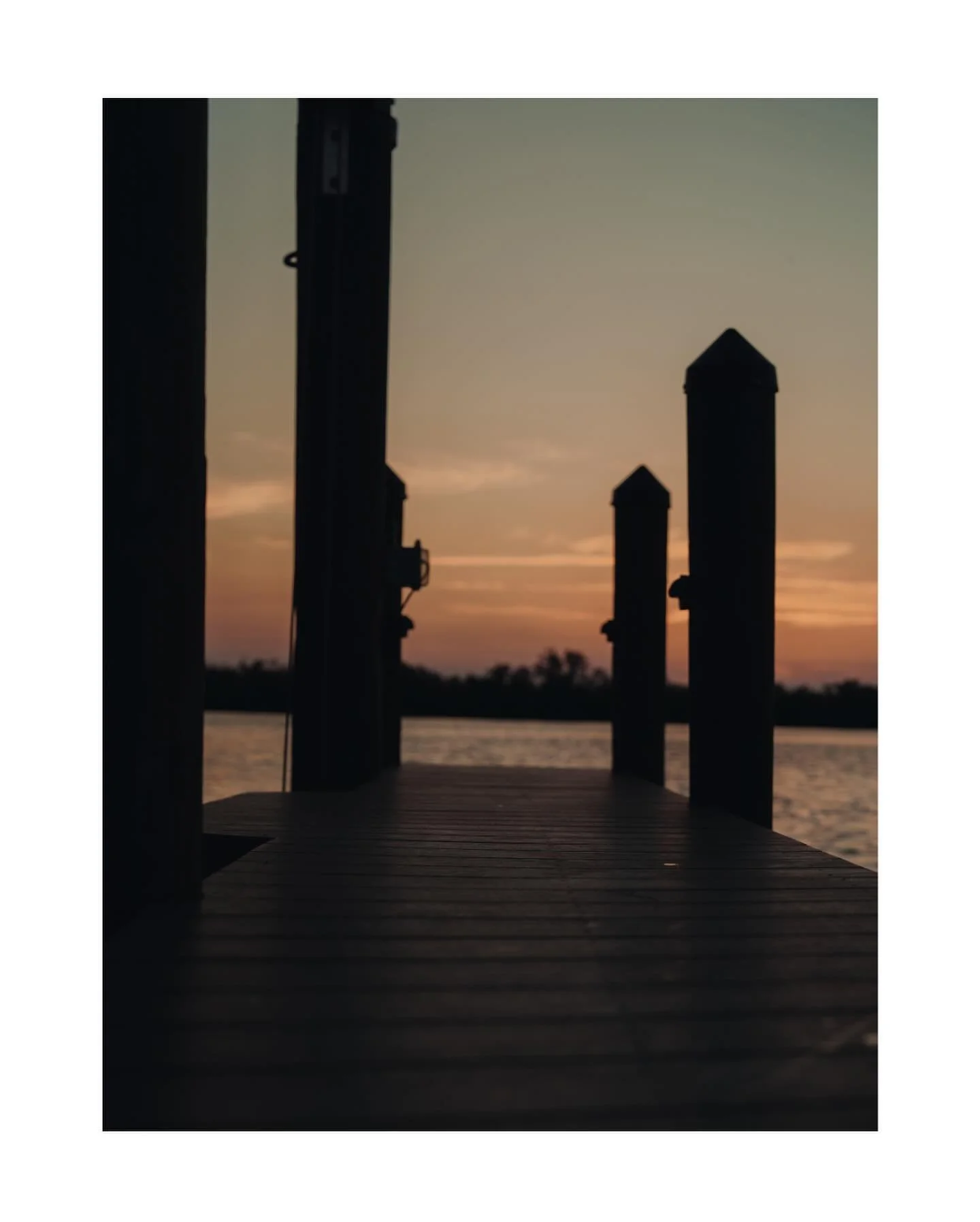 🌊 Salt Water &amp; Sunsets 🌅
.
Something about the saltwater and a good sunset washes the anxiety of the day away. 
.
I lived next to the beach for several years, but at that point, I never realized how peaceful it was. Fast forward nine years, and