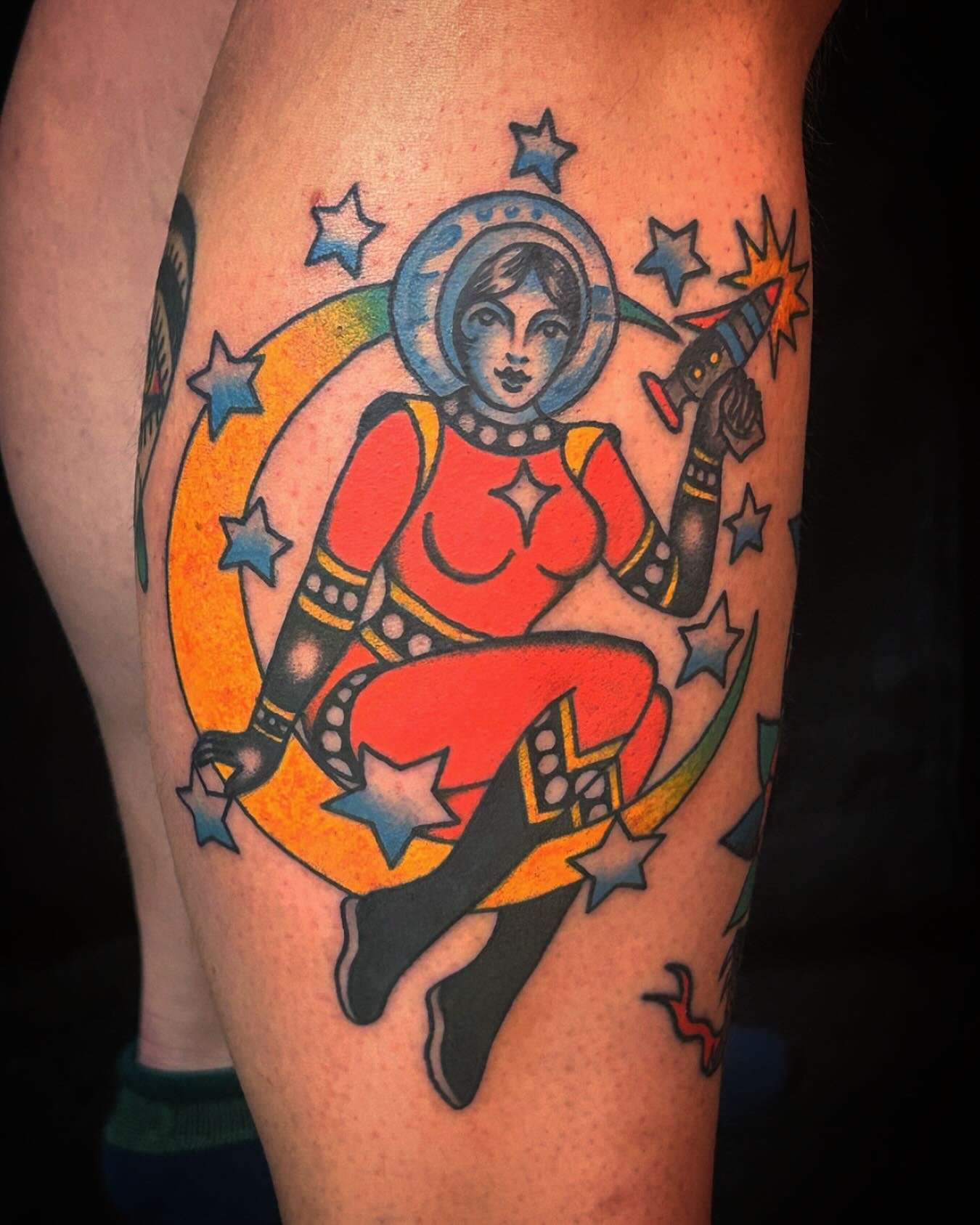 By @sarapurr #spacebabe #pinuptattoo #traditionaltattoo #seattletattooartist