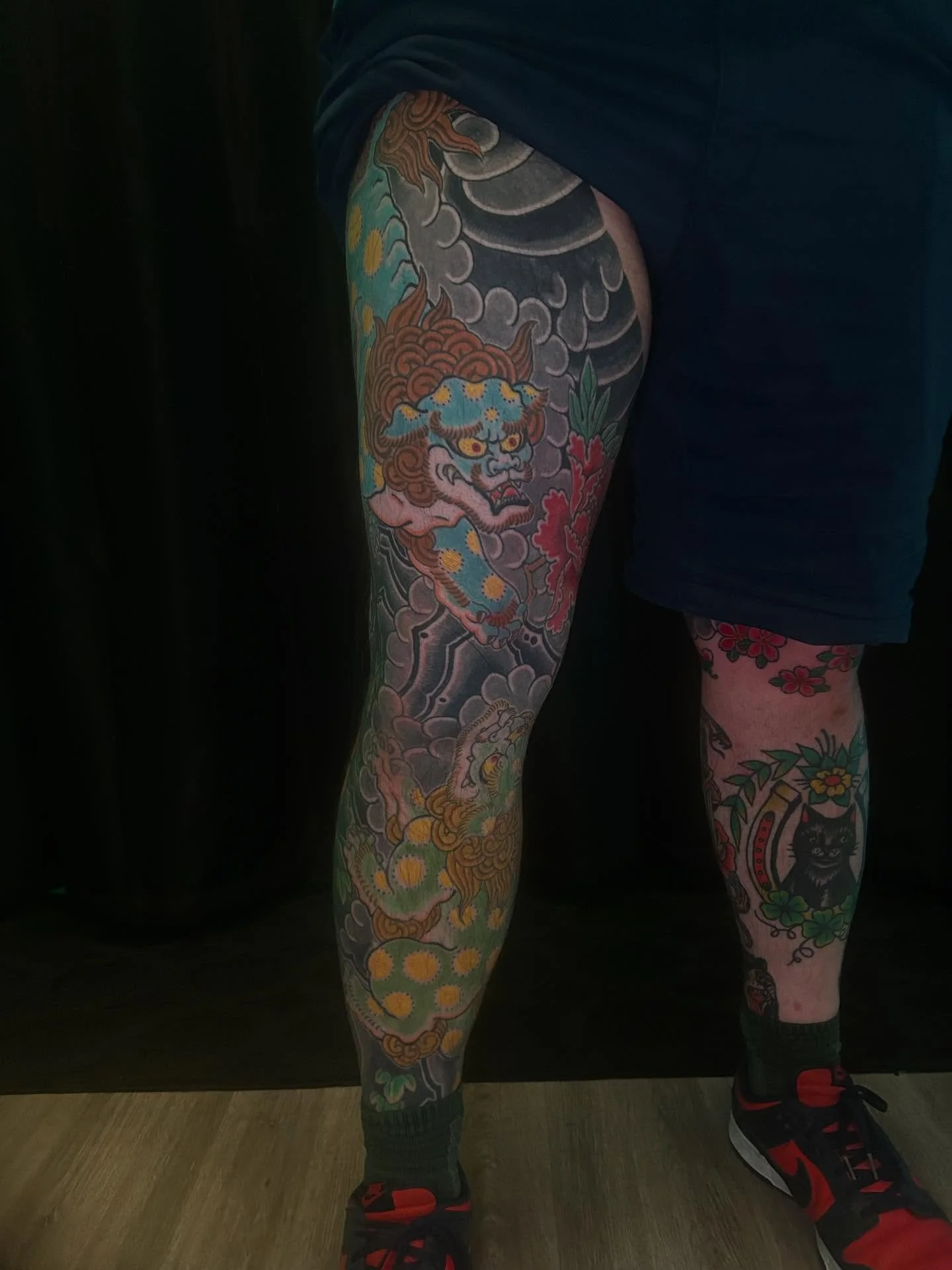 Leg sleeve by @joshwrighttattoo ☁️💐
For appointments, email joshwrighttattoo@gmail.com or whitelotustatts@gmail.com 

#seattletattoo #seattletattooshop #japanesetattoo #japanesetraditionaltattoo #legsleeve #fudogtattoo #shishi #shishitattoo #peonyta