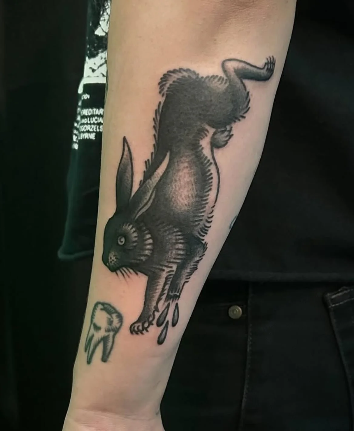 Unlucky rabbit by @sarapurr 🐇
For appointments, email whitelotustatts@gmail.com or sarapurrtattoos@gmail.com 

#seattletattoo #seattletattooartist #traditionaltattoo #americantraditionaltattoo #rabbittattoo