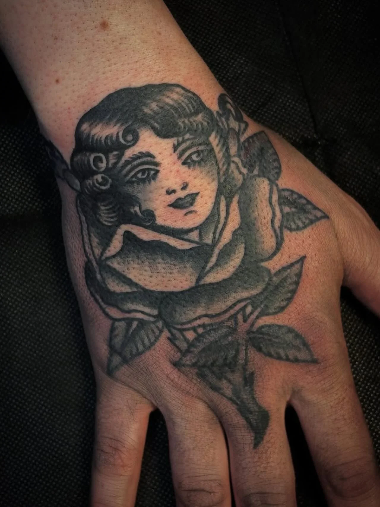 Hand tattoo by @sarapurr 🌹
For appointments, email whitelotustatts@gmail.com or sarapurrtattoos@gmail.com 

#seattletattoo #seattletattooartist #handtattoo #ladyheadtattoo #rosetattoo #ladytattooer