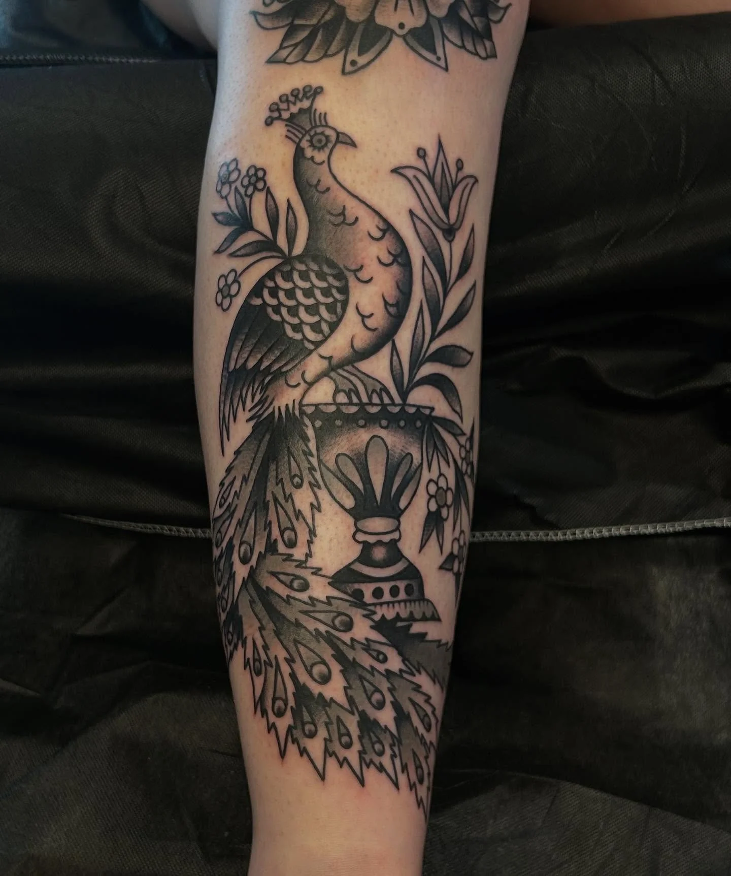 Peacock by @sarapurr 🦚
For appointments, email whitelotustatts@gmail.com or sarapurrtattoos@gmail.com 

#seattletattoo #seattletattooartist #traditionaltattoo #birdtattoo #peacocktattoo #ladytattooer #americantraditionaltattoo