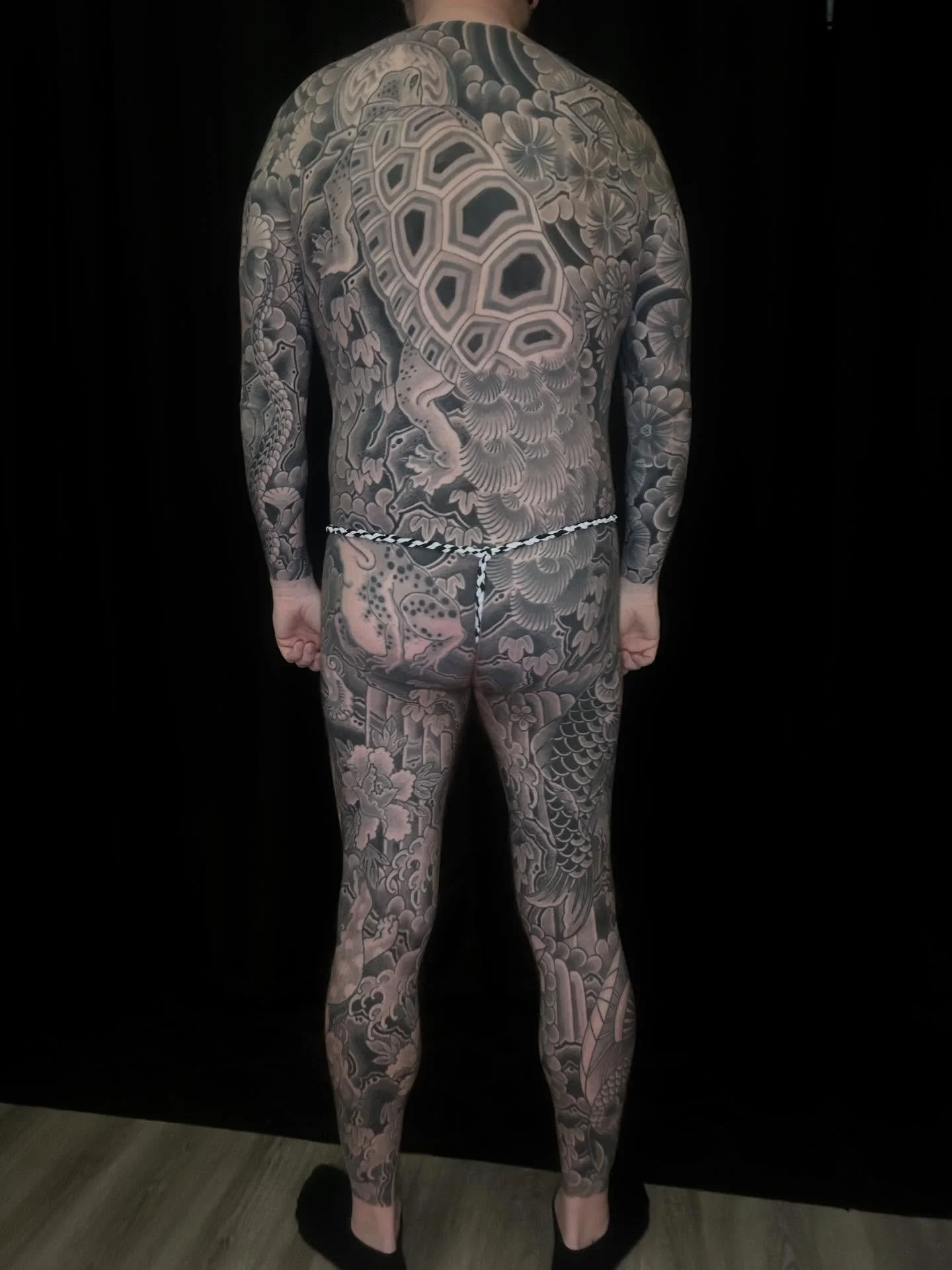 Completed body suit by @joshwrighttattoo 🐢
For appointments, email whitelotustatts@gmail.com or joshwrighttattoo@gmail.com 

#seattletattoo #seattletattooartist #japanesebodysuit #japanesetraditionaltattoo