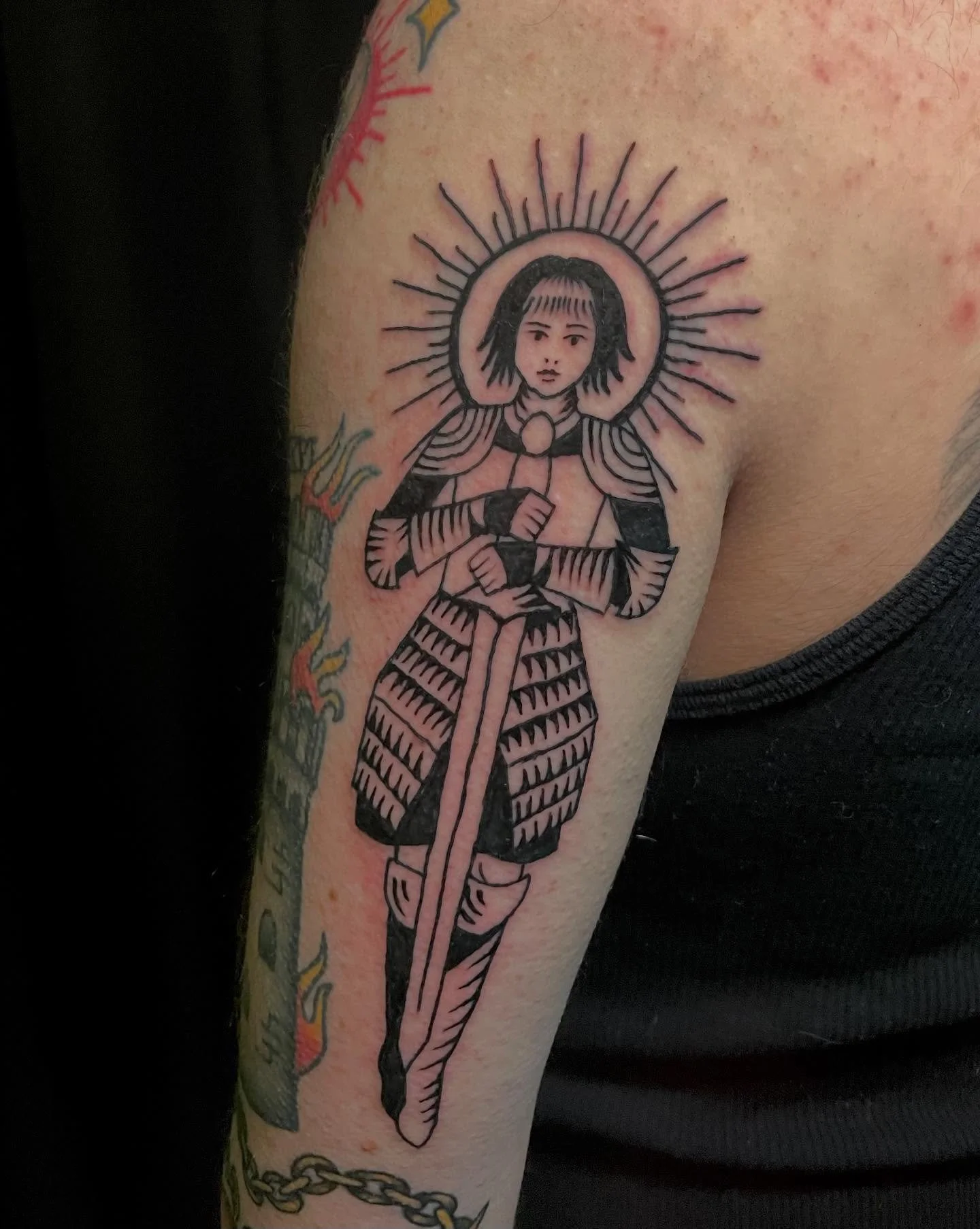Joan of arc by @sclarktattoos 🗡️
For appointments, DM Sierra or email sclarktattoos@gmail.com

#seattletattoo #seattletattooartist #joanofarc #traditionaltattoo