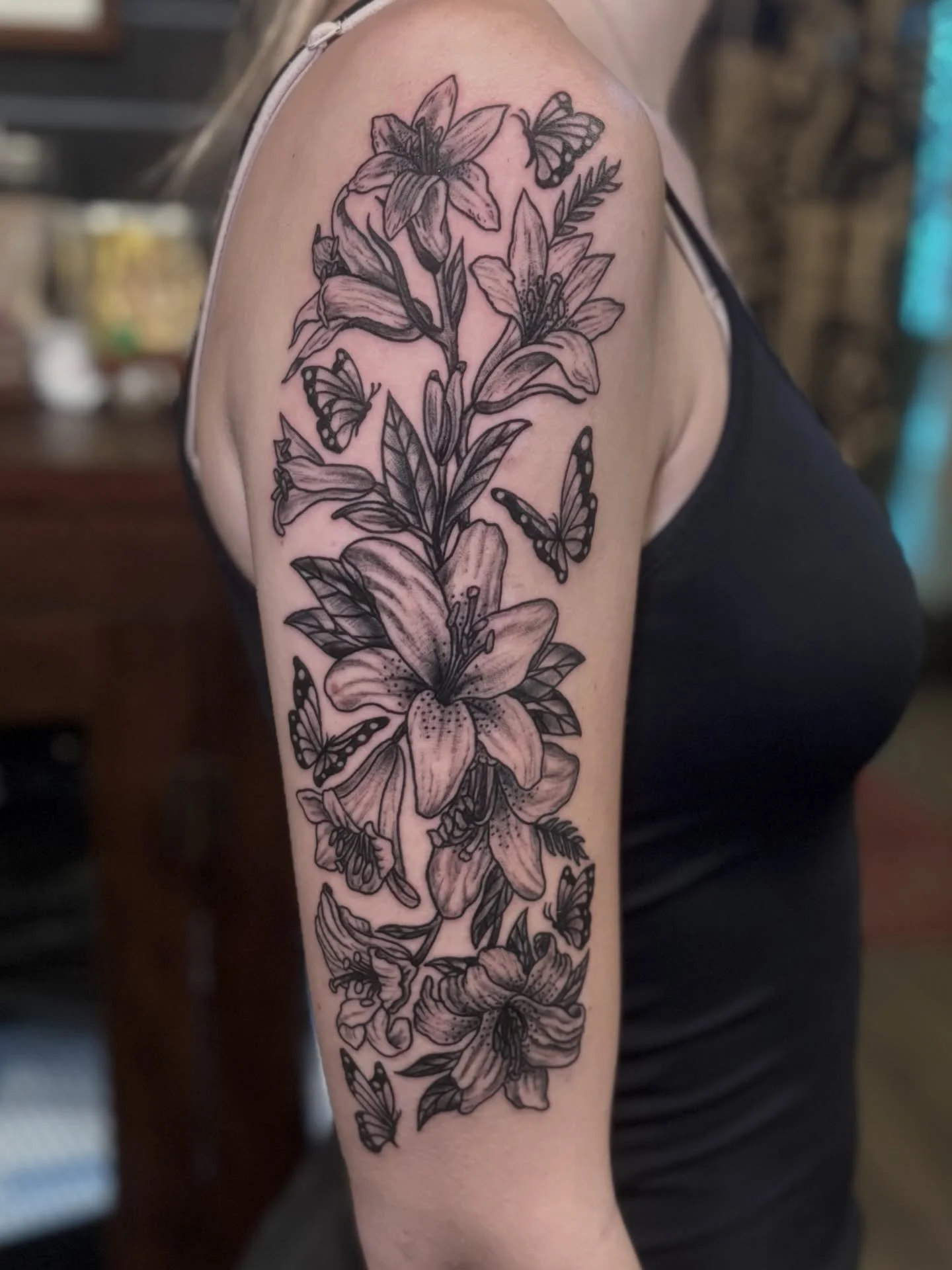 By @misaortego 
Message her or call the shop for booking.
#traditionaltattoos 
#seattletattooartist 
#floraltattoos