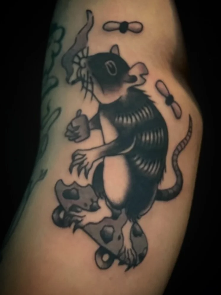 By @sclarktattoos 
To book with Sierra, message her or call/text the shop.
#seattletattooartist #rat #rattattoo #traditionaltattoos